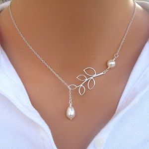 Adjustable Leaf & Double Imitation Pearl Necklace